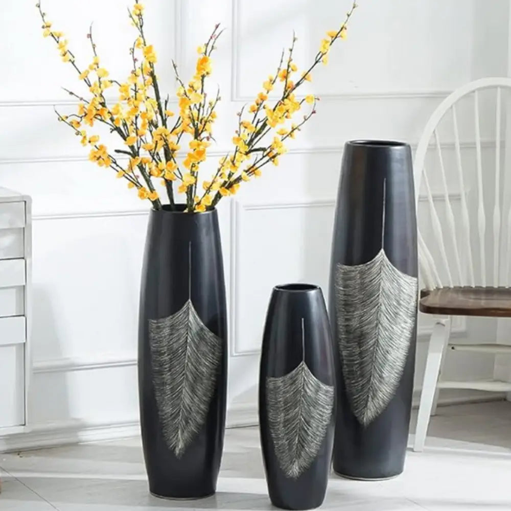 Grand vase noir à poser au sol