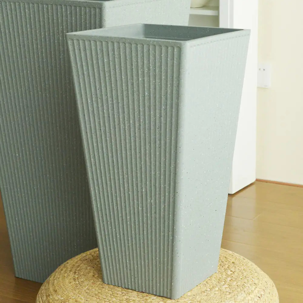 Pot de fleur carré gris