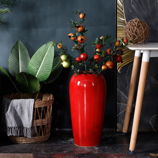 Grand vase rouge à poser au sol pour sublimer votre décoration