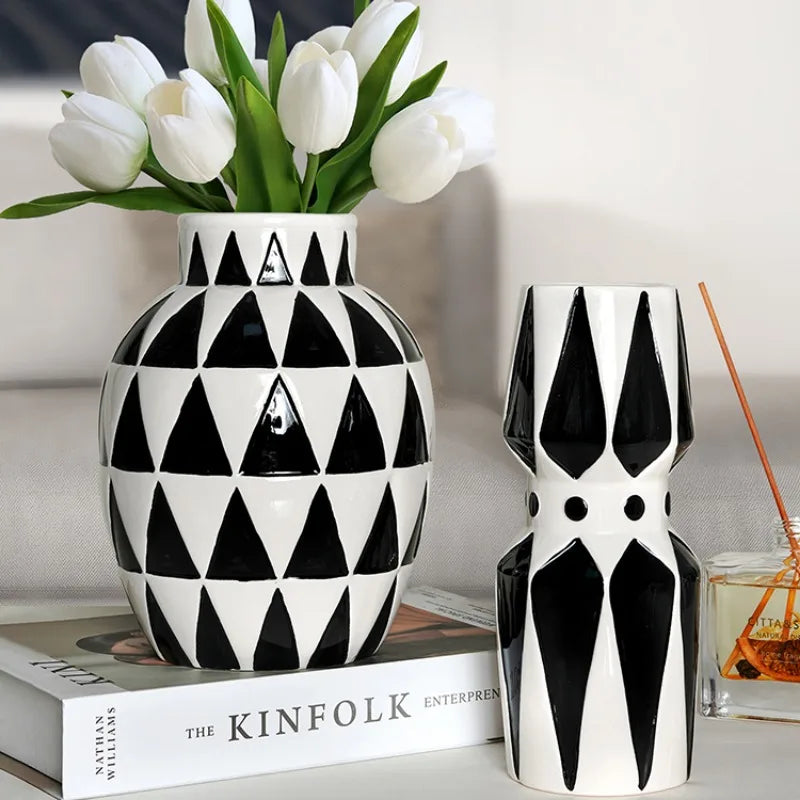 Vase noir et blanc