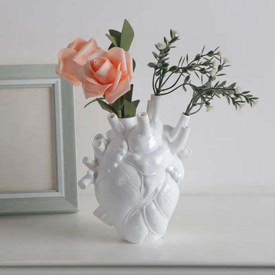 Vase en forme de coeur humain