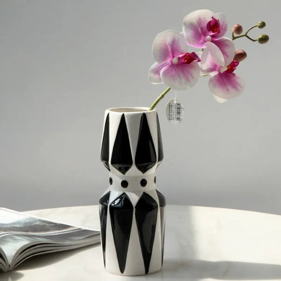 Vase noir et blanc