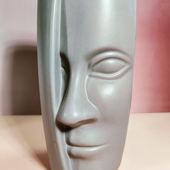 Vase avec visage