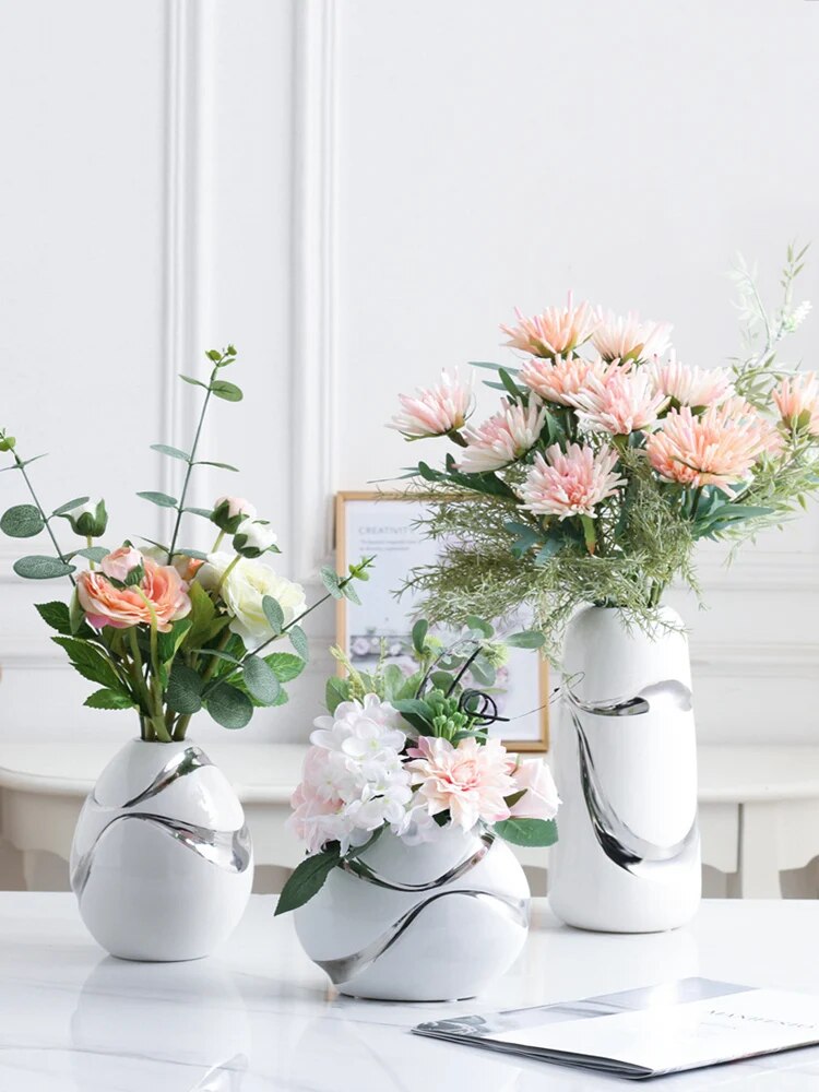 Vase blanc et argent