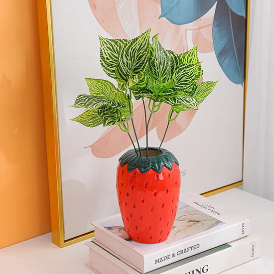Vase en forme de fraise
