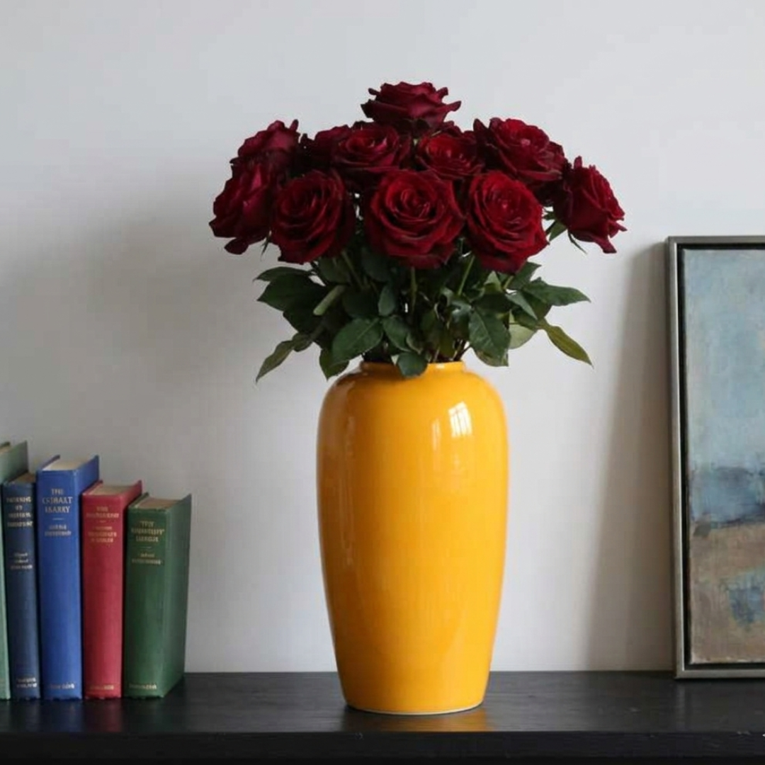 Grand vase jaune moutarde