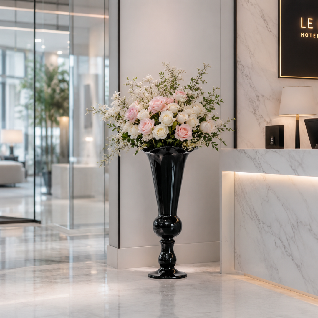 Grand vase en verre noir