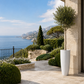 Grand vase blanc exterieur