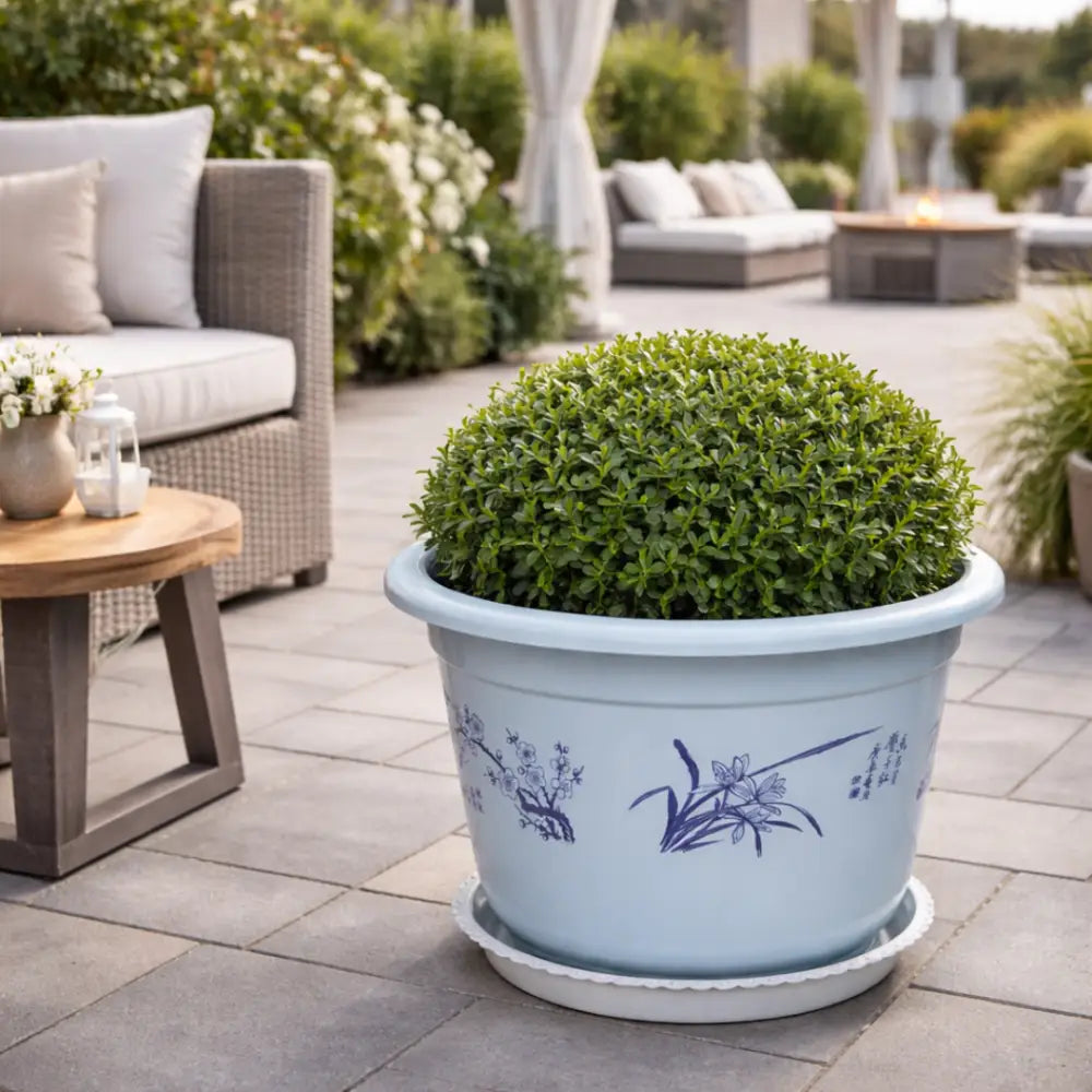 Grand pot de fleur blanc