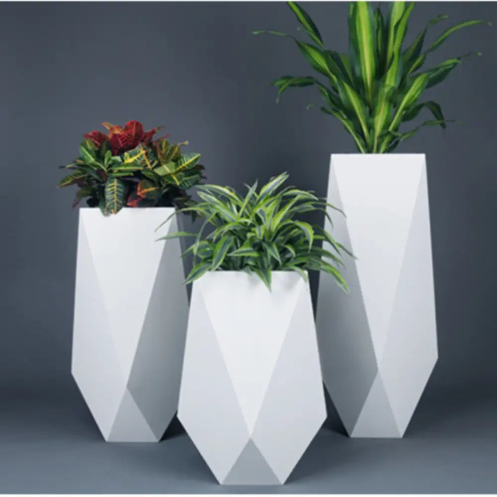 Grand pot de fleur blanc extérieur