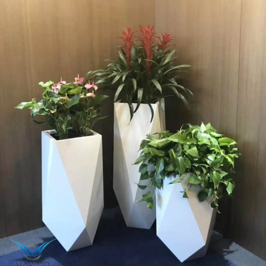 Grand pot de fleur blanc extérieur