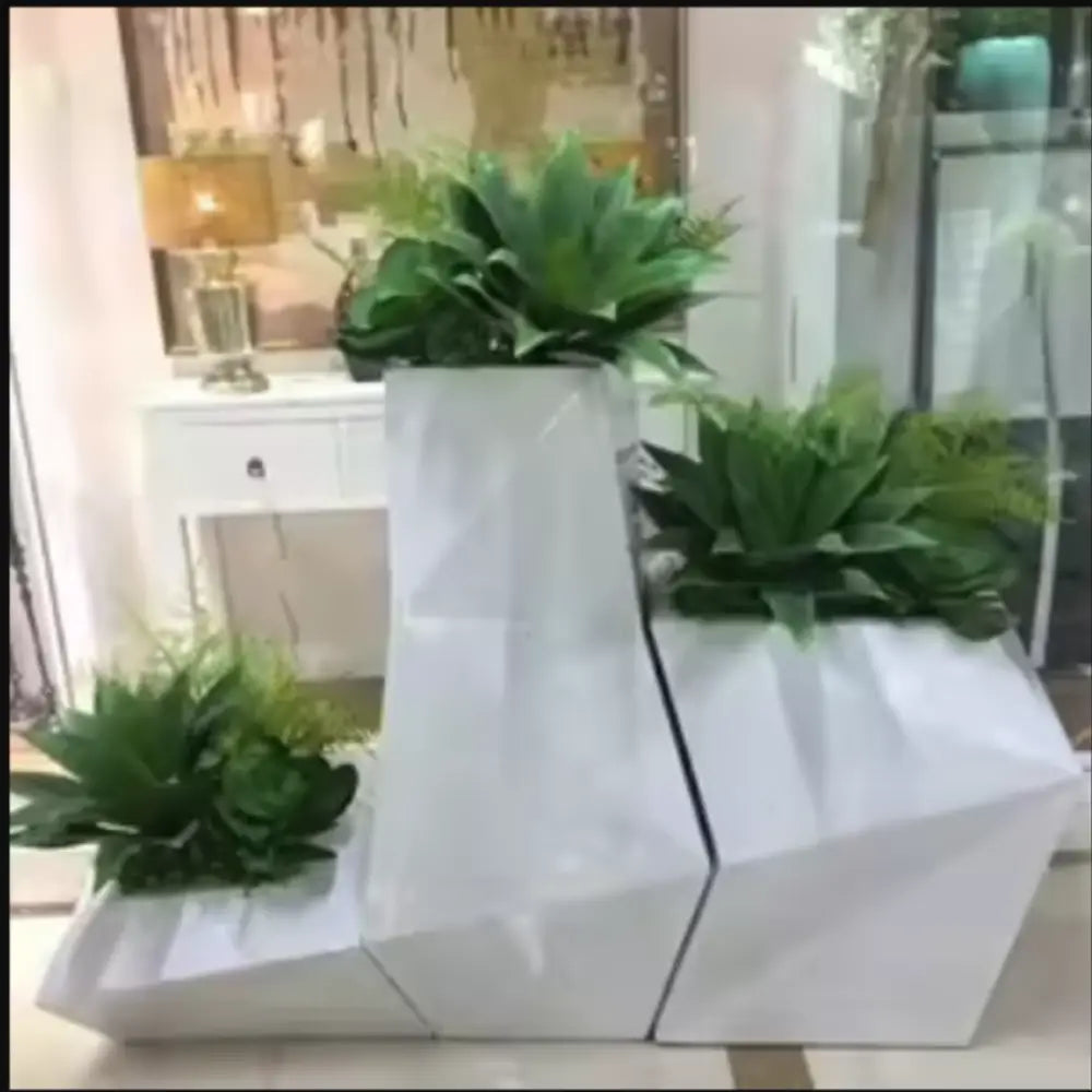 grand pot de fleur design extérieur