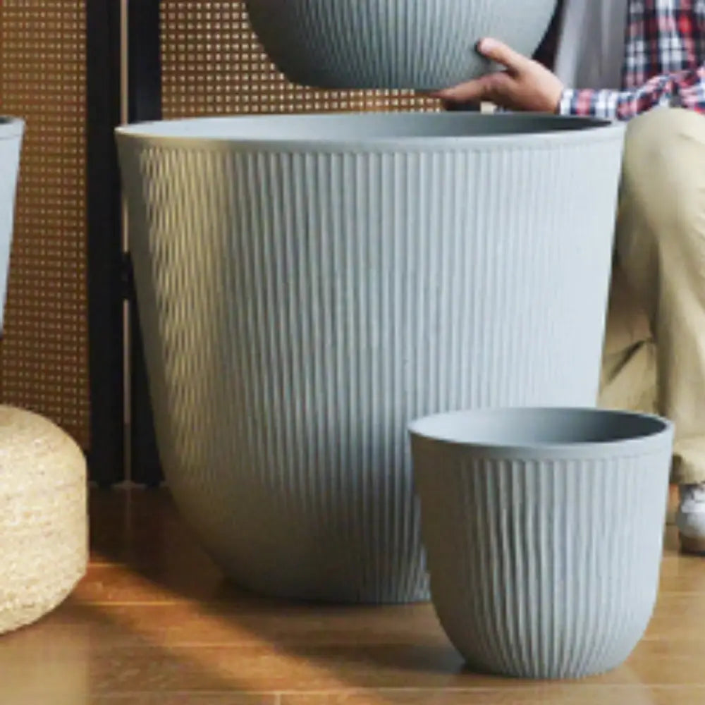 grand pot de fleur gris
