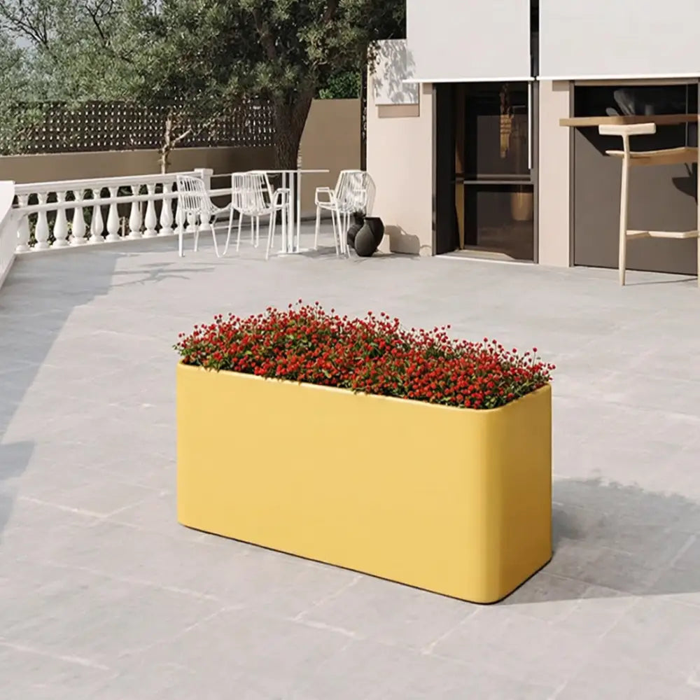Grand pot de fleur jaune
