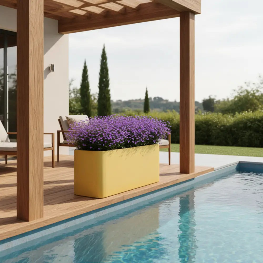 Grand pot de fleur jaune