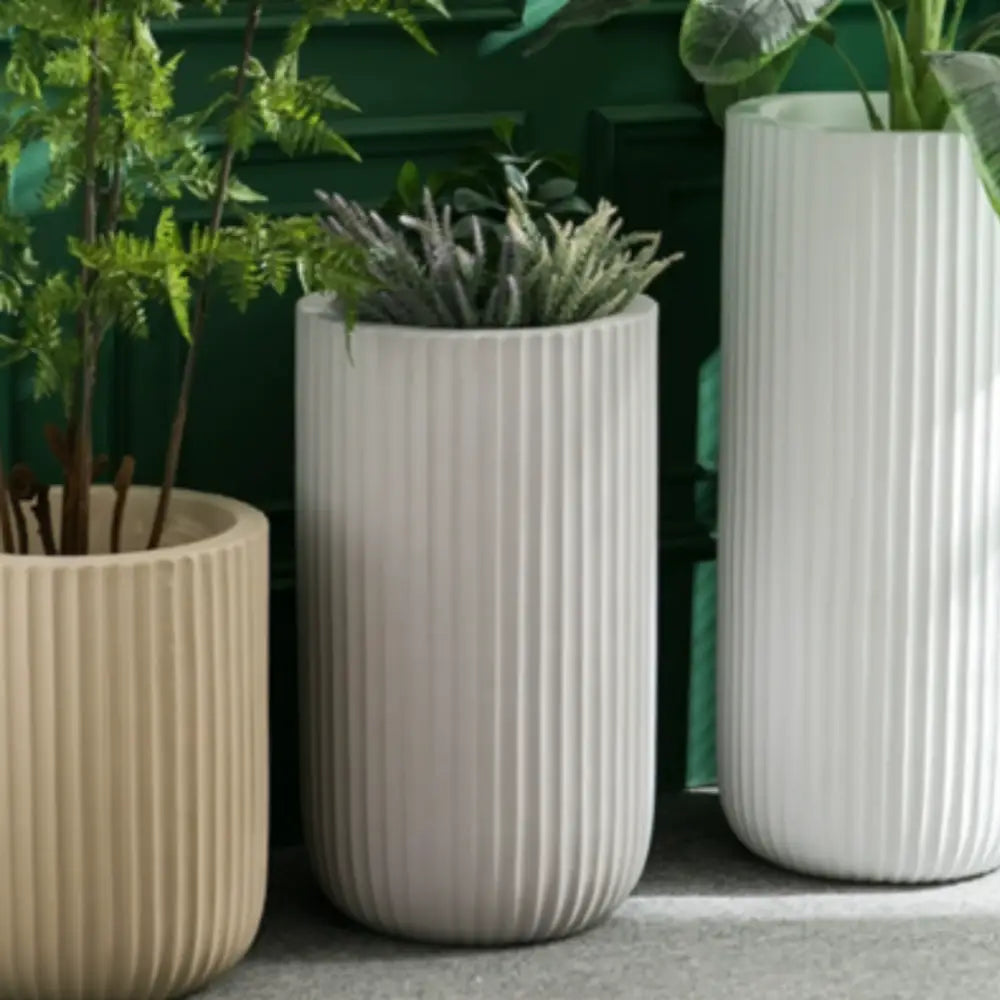 Grand pot de fleur noir