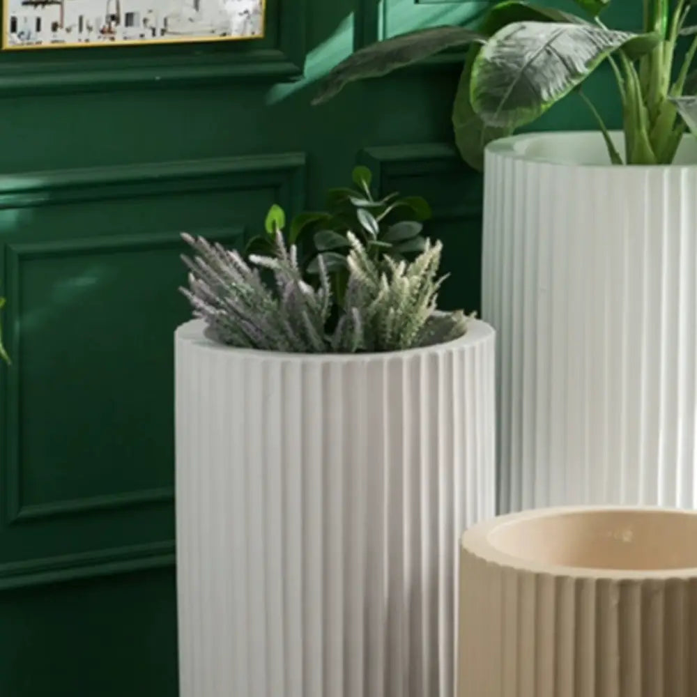 Grand pot de fleur noir