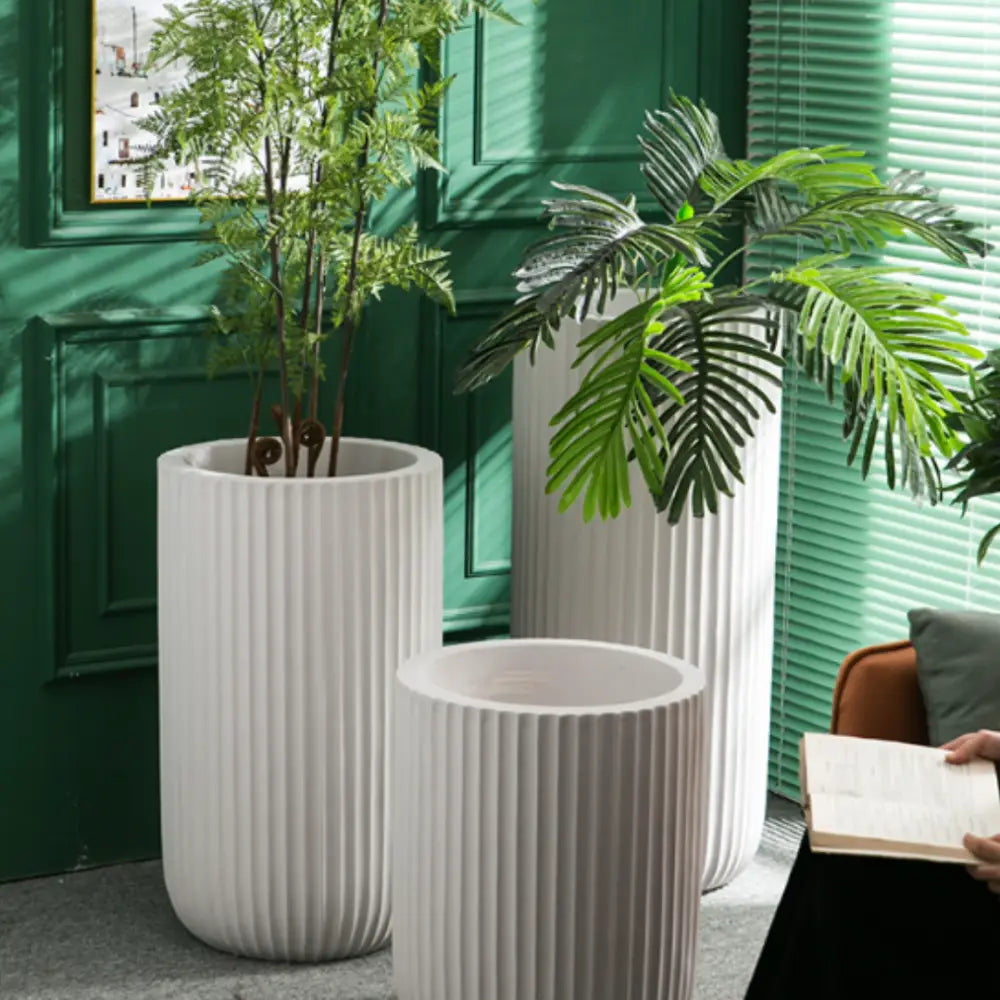 Grand pot de fleur noir