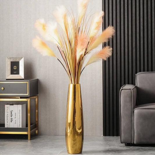 Grand vase doré à poser au sol