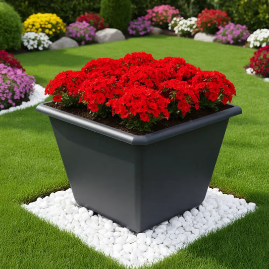 Gros pot de fleur carré