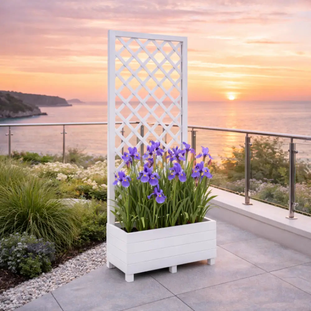 Jardinière avec treillis blanc