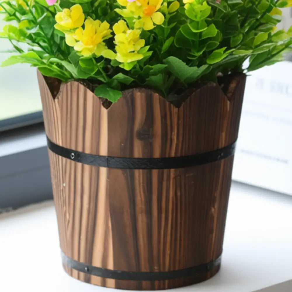 Petit pot de fleur en bois
