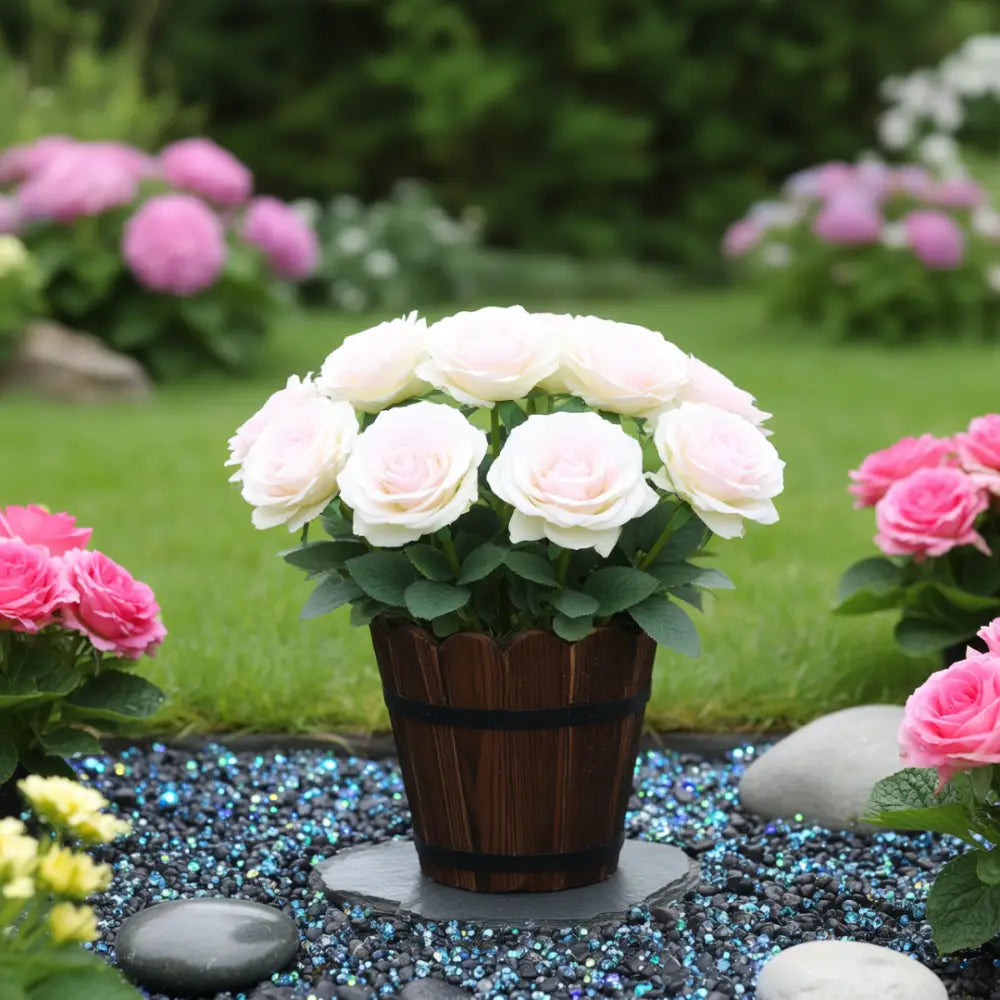 Petit pot de fleur en bois