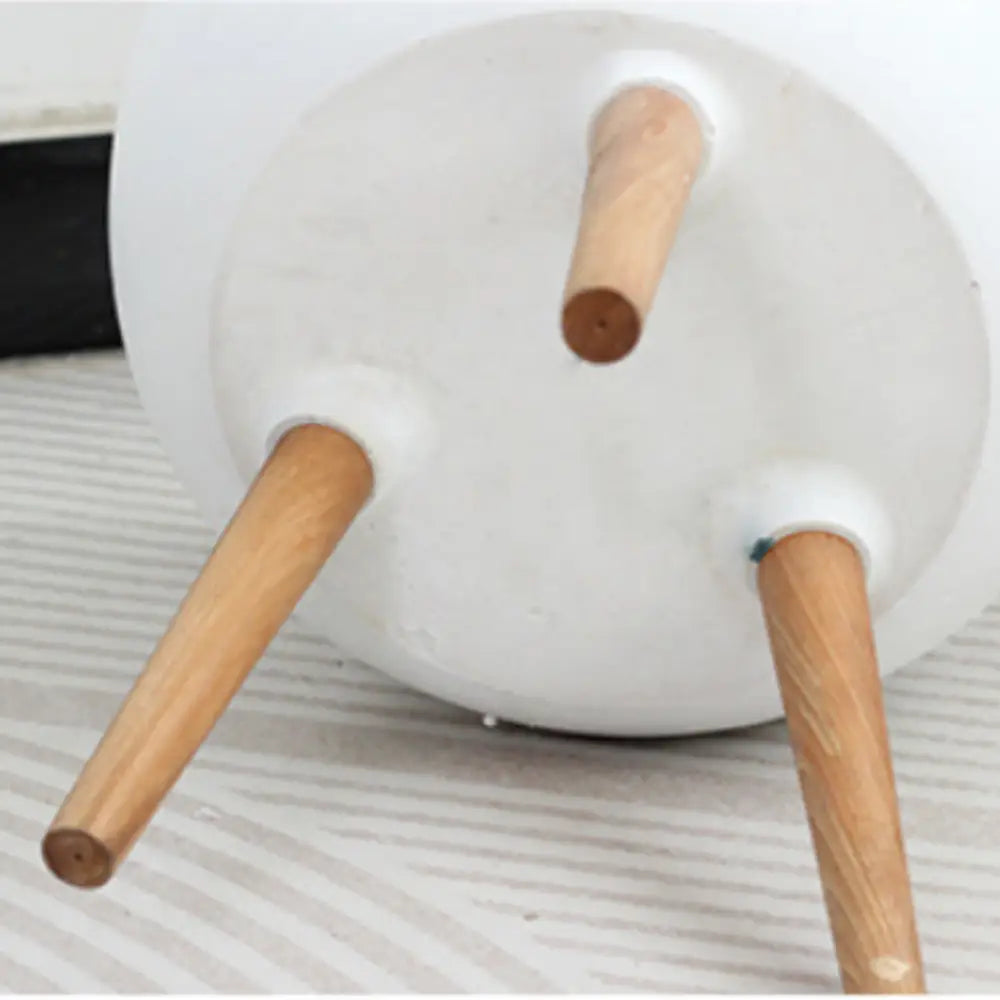 Pot de fleur avec pied en bois