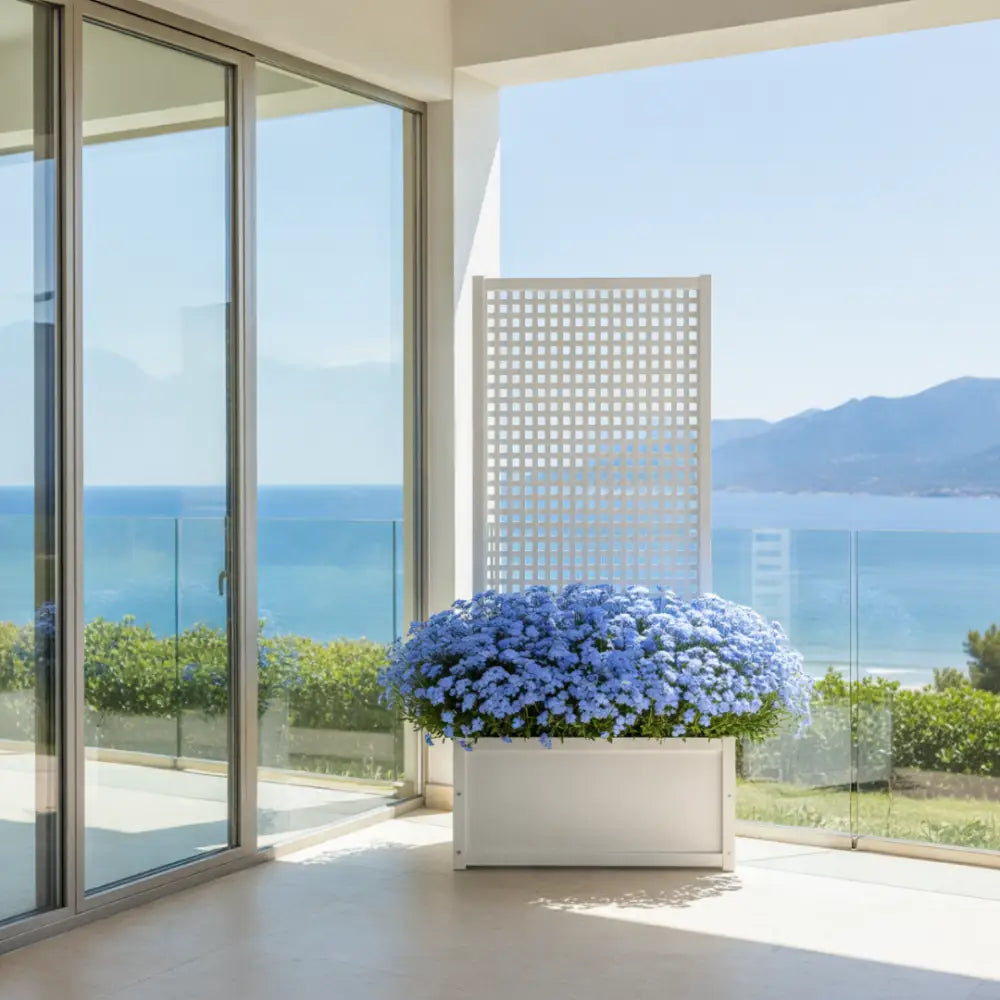 Pot de fleur en bois avec treillis