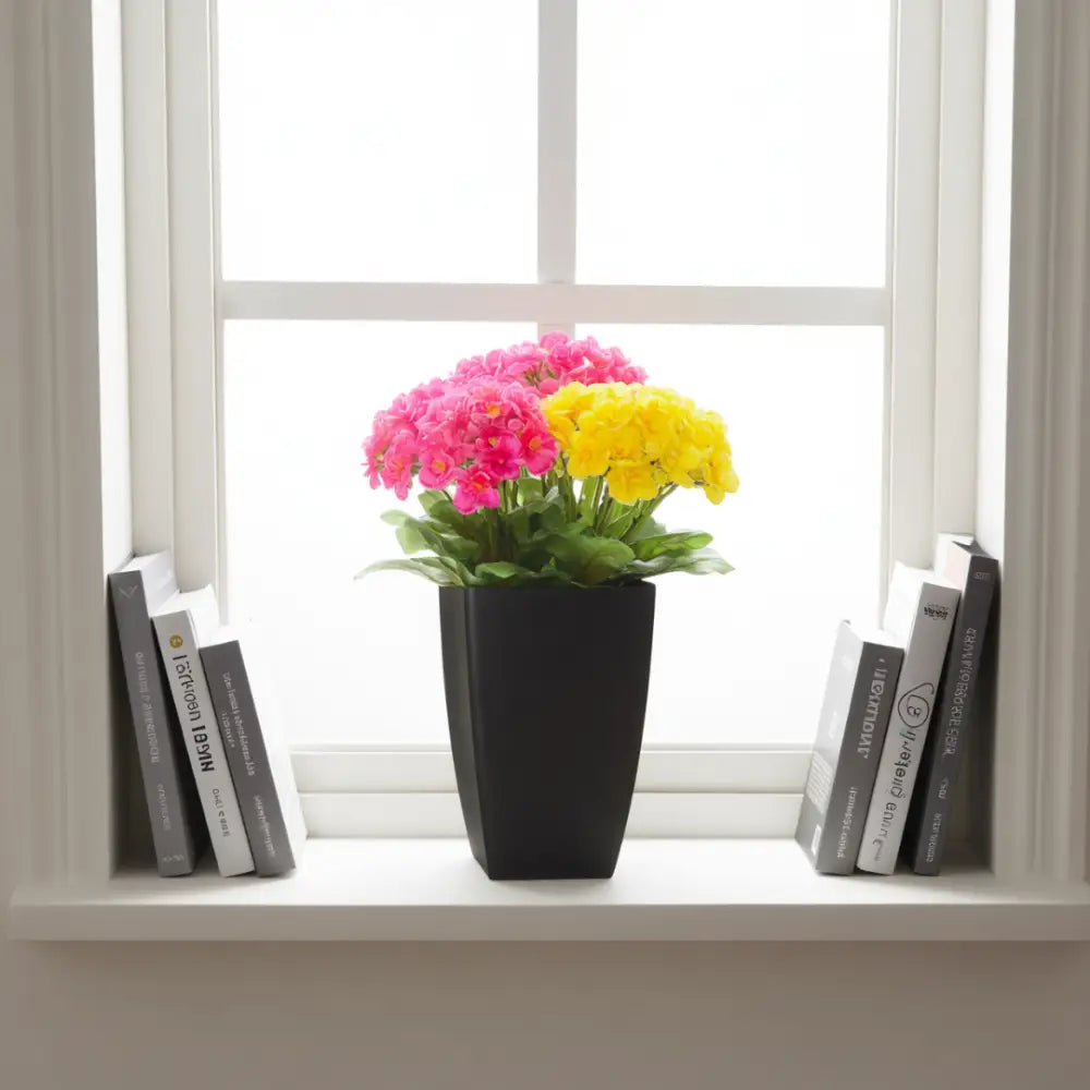 Pot de fleur en plastique noir