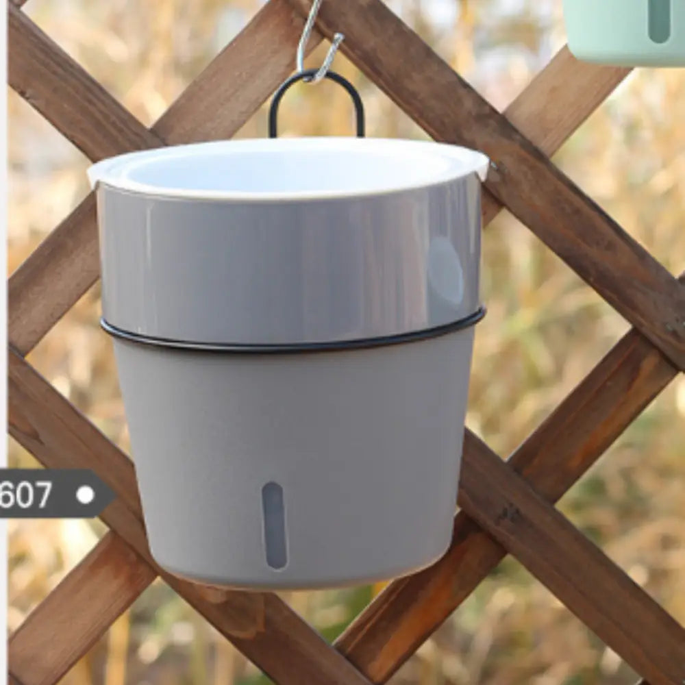Pot de fleur suspendu avec réserve d’eau
