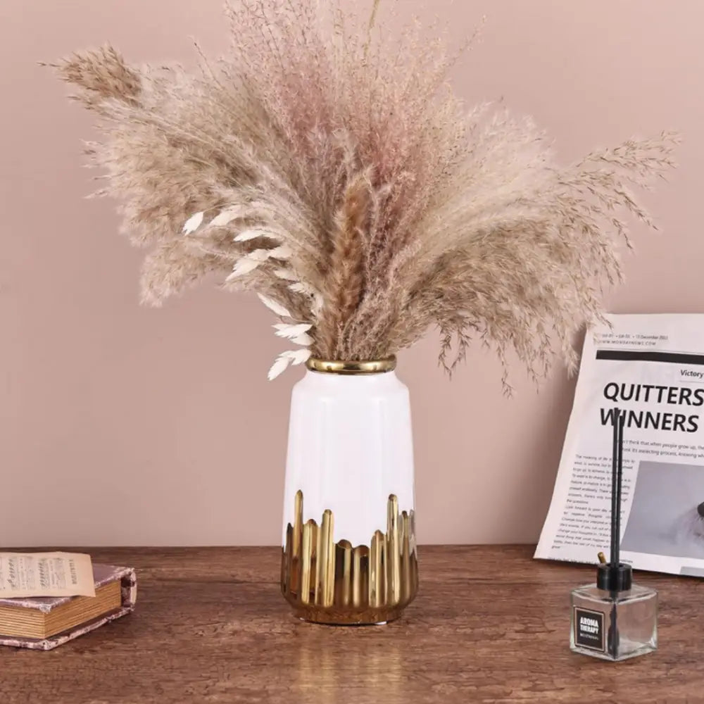 Vase blanc doré