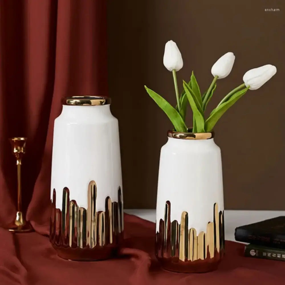Vase blanc doré