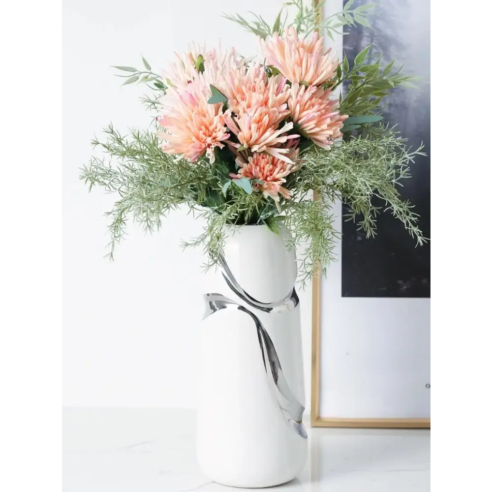 Vase blanc et argent