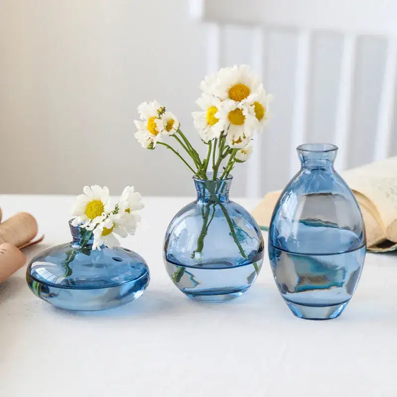 Vase bleu transparent