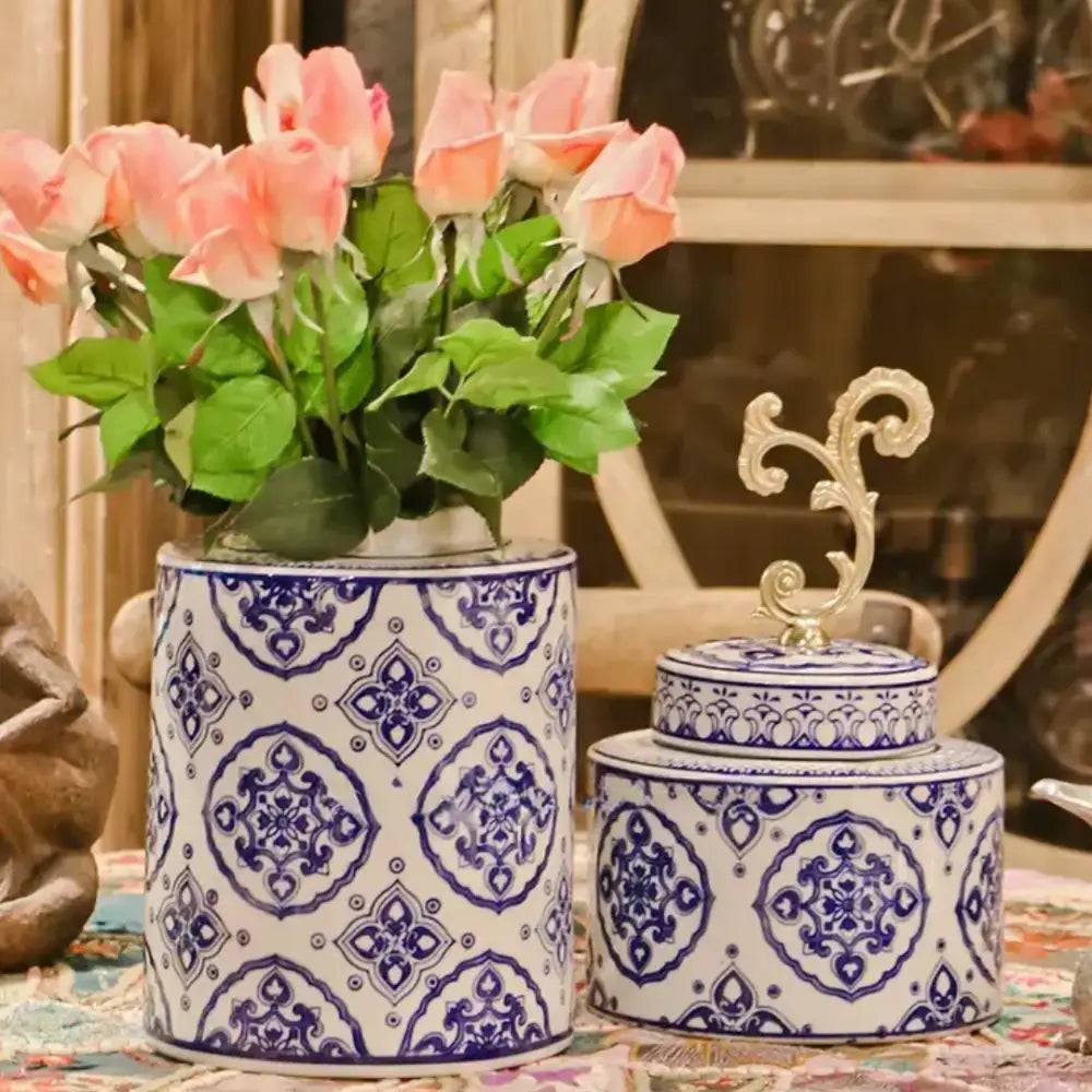 Important VASE CHINOIS en porcelaine bleue et blanche du XIXe siècle Important VASE CHINOIS en porcelaine bleue et blanche du XIXe siècle