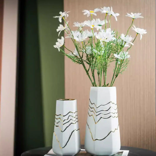 Vase doré et blanc