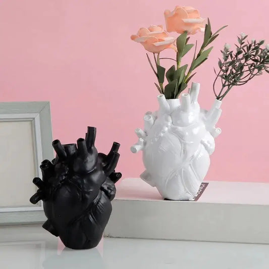 Vase en forme de coeur humain