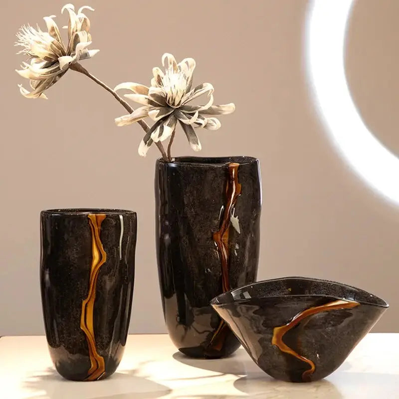 Vase en verre noir art deco