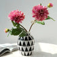 Vase noir et blanc
