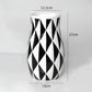 Vase noir et blanc - B